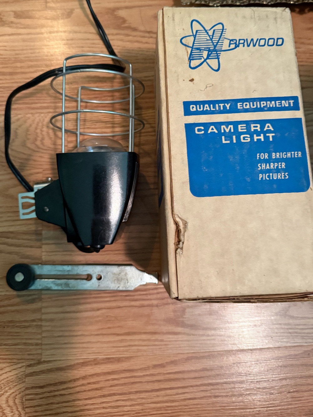 Vintage Harwood Model XR6 camera light with its original box.Works great!